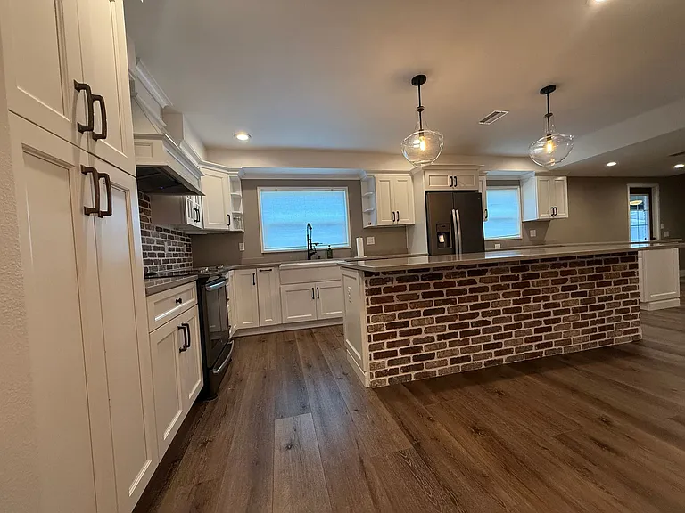 3636 Dame St — Photo 32