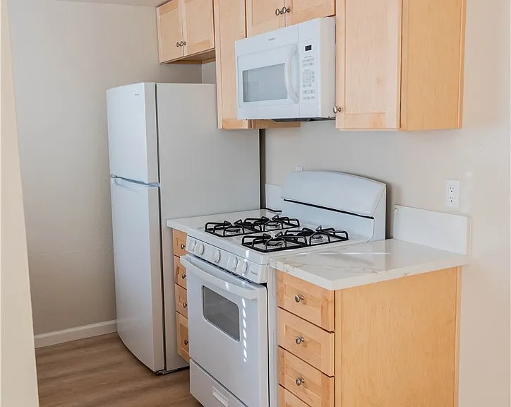 1219 N Edwards St #33 — Photo 11