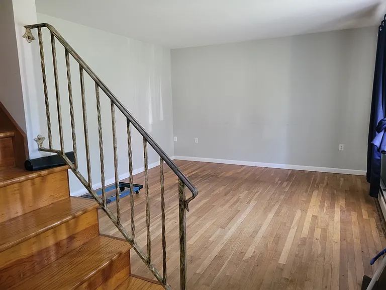 1350 Wingate Ave — Photo 10
