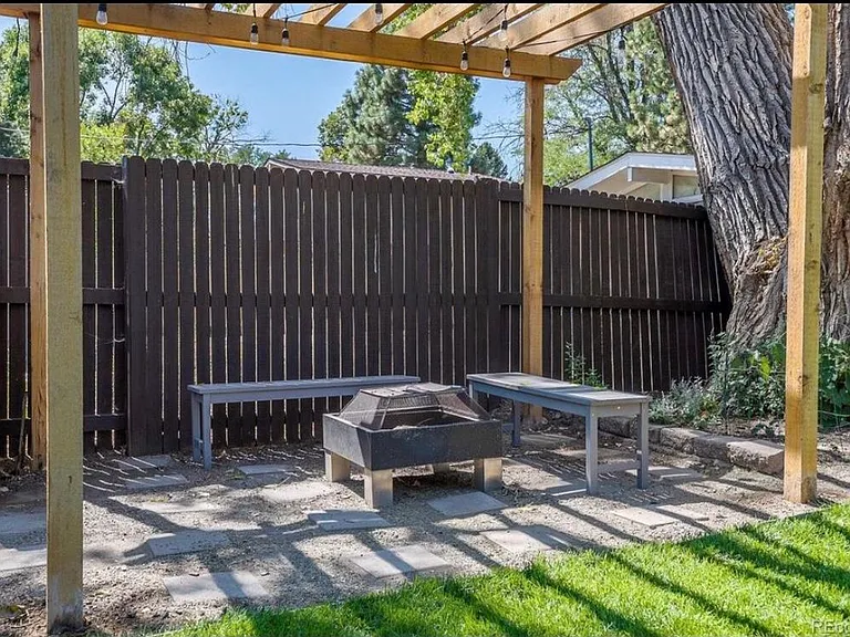 2510 S Lowell Blvd — Photo 18