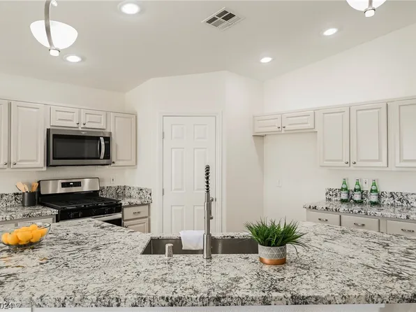 6232 Double Oak St, North Las Vegas, NV 89031