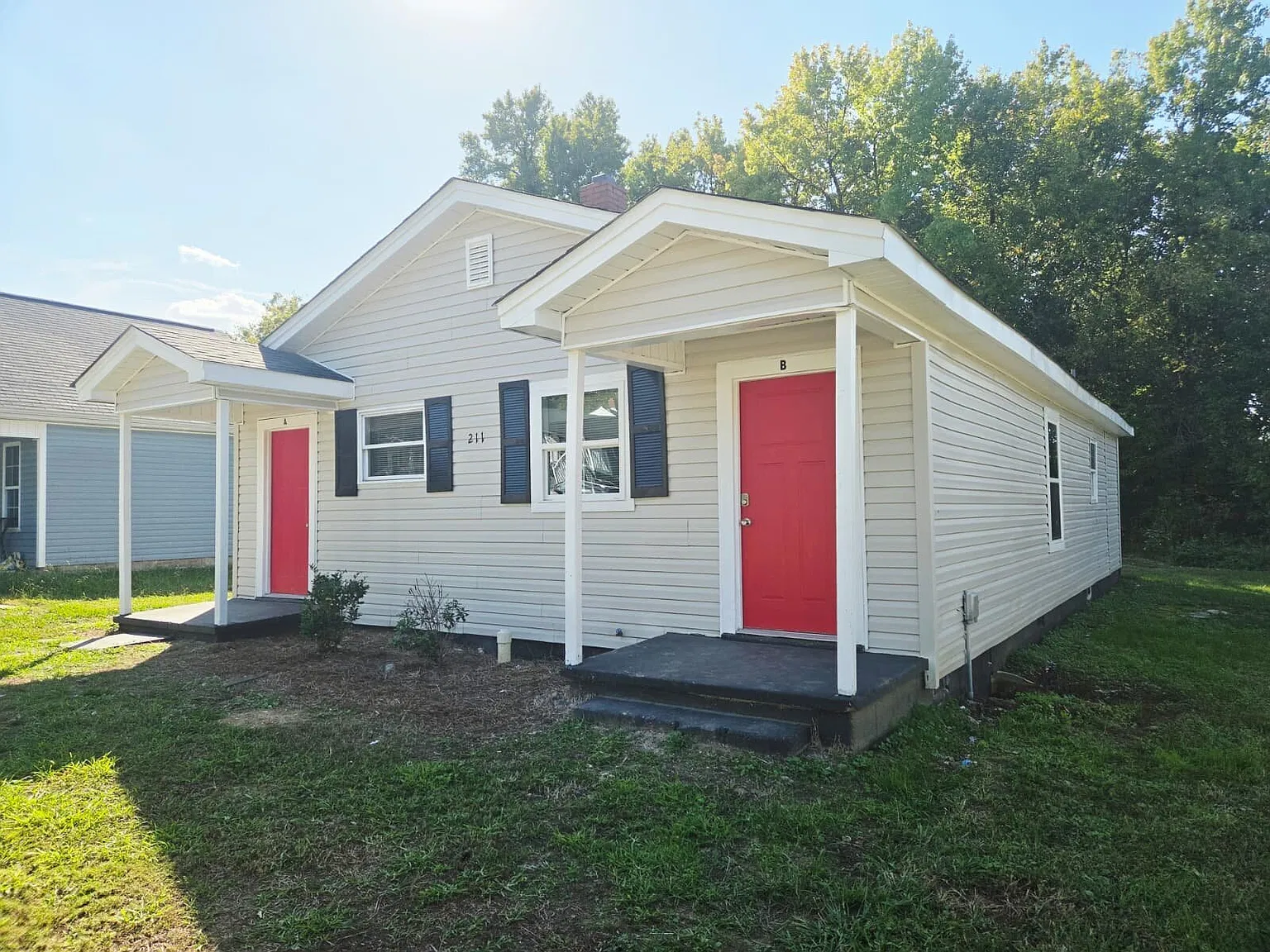 211 Morgan Pl Unit B — Photo 2