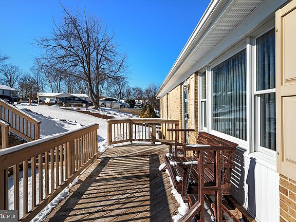 5th image of 218 Lakeridge Dr