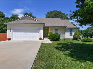 20210 W Sycamore Dr, Spring Hill, KS 66083