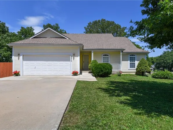 20210 W Sycamore Dr, Spring Hill, KS 66083