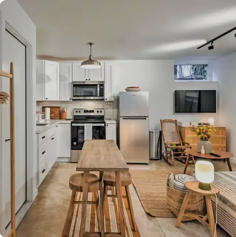 Studio, 400 sqft, $2,500 — Photo 3