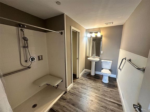 5th image of 6401 Brookfield Court Dr APT 103