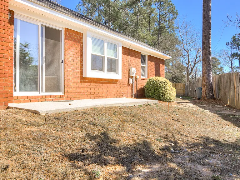 662 Tara Ln — Photo 24