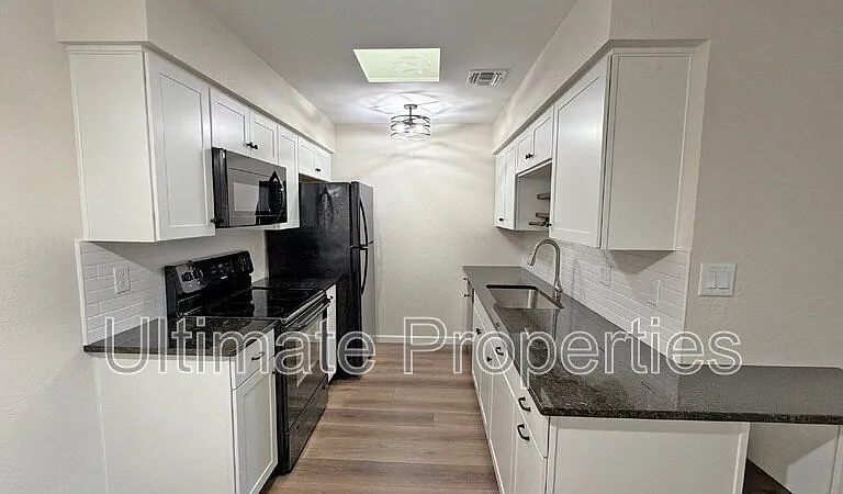 409 W Pontiac Dr #3 — Photo 6