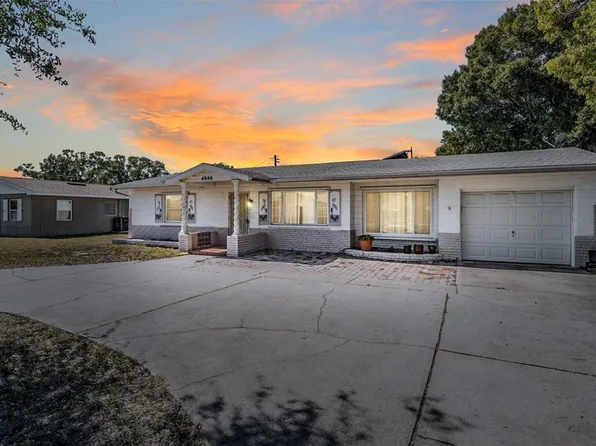 4946 58th St N, Kenneth City, FL 33709