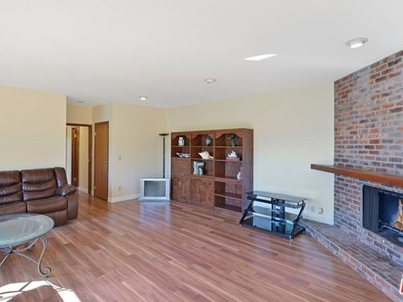 3rd image of 2150 N Topanga Canyon Blvd