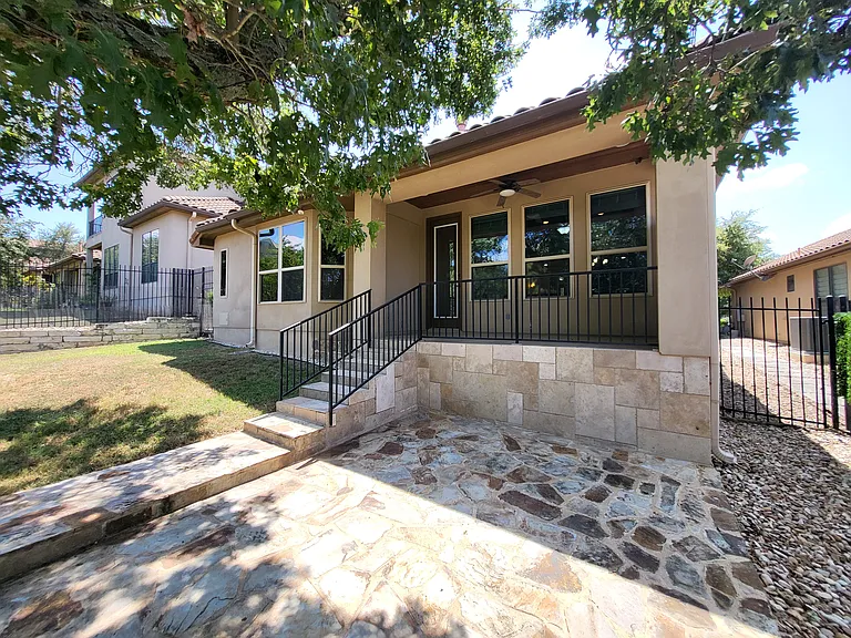 2216 Rivina Dr — Photo 6