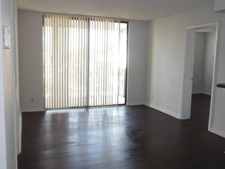 706 Executive Center Dr #23 — Photo 6
