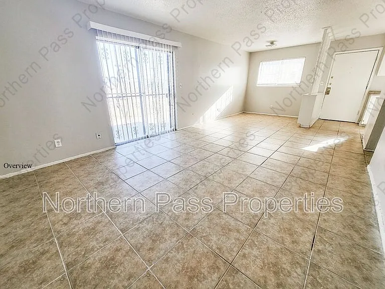 5233 Carousel Dr #2 — Photo 3