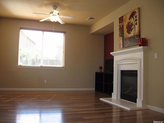 4th image of 330 Caravaggio Cir