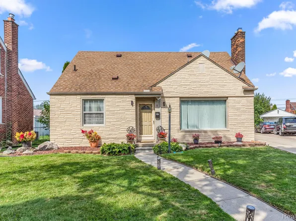 5 Barclay Ct, Dearborn, MI 48126