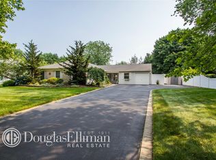 6 Puget Sound Ct, Coram, NY 11727