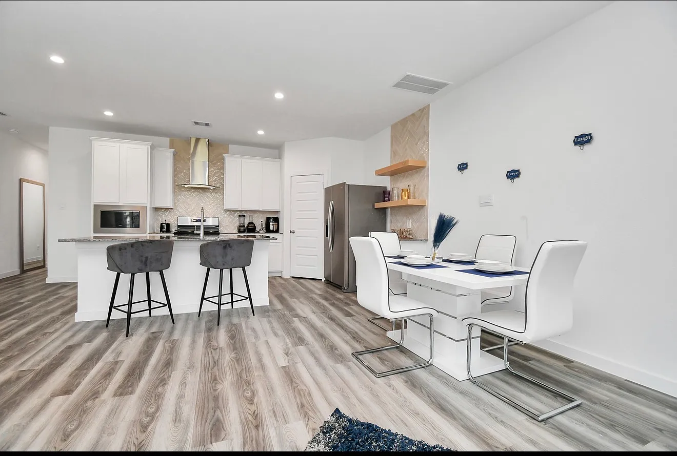 4 bed, 2.5 bath, 2166 sqft, $2,550 — Photo 4