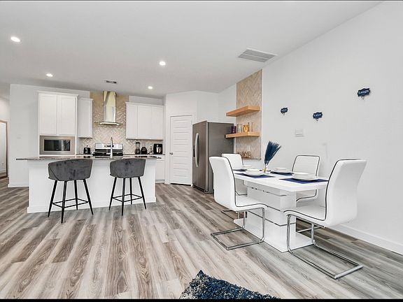 4th image of 10411 Pelham Crescent Ct