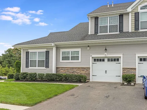 24 Willow Drive #24, Coram, NY 11727