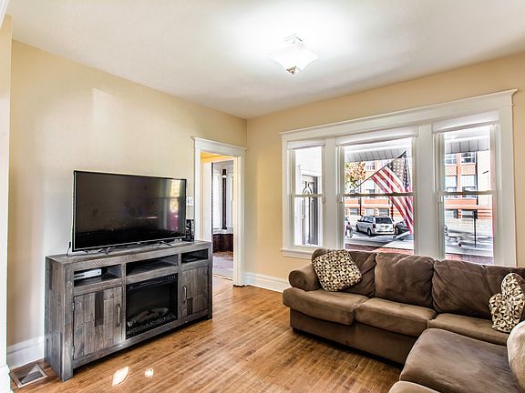 5th image of 2308 Clarence Ave