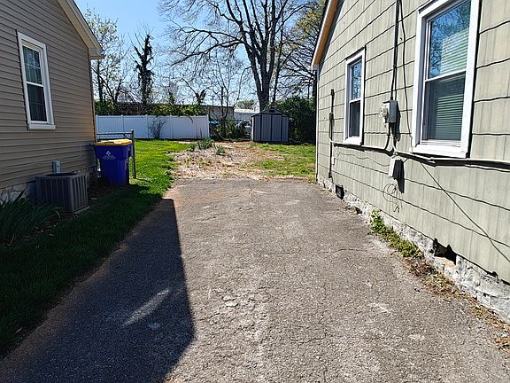 3rd image of 1733 Media Dr