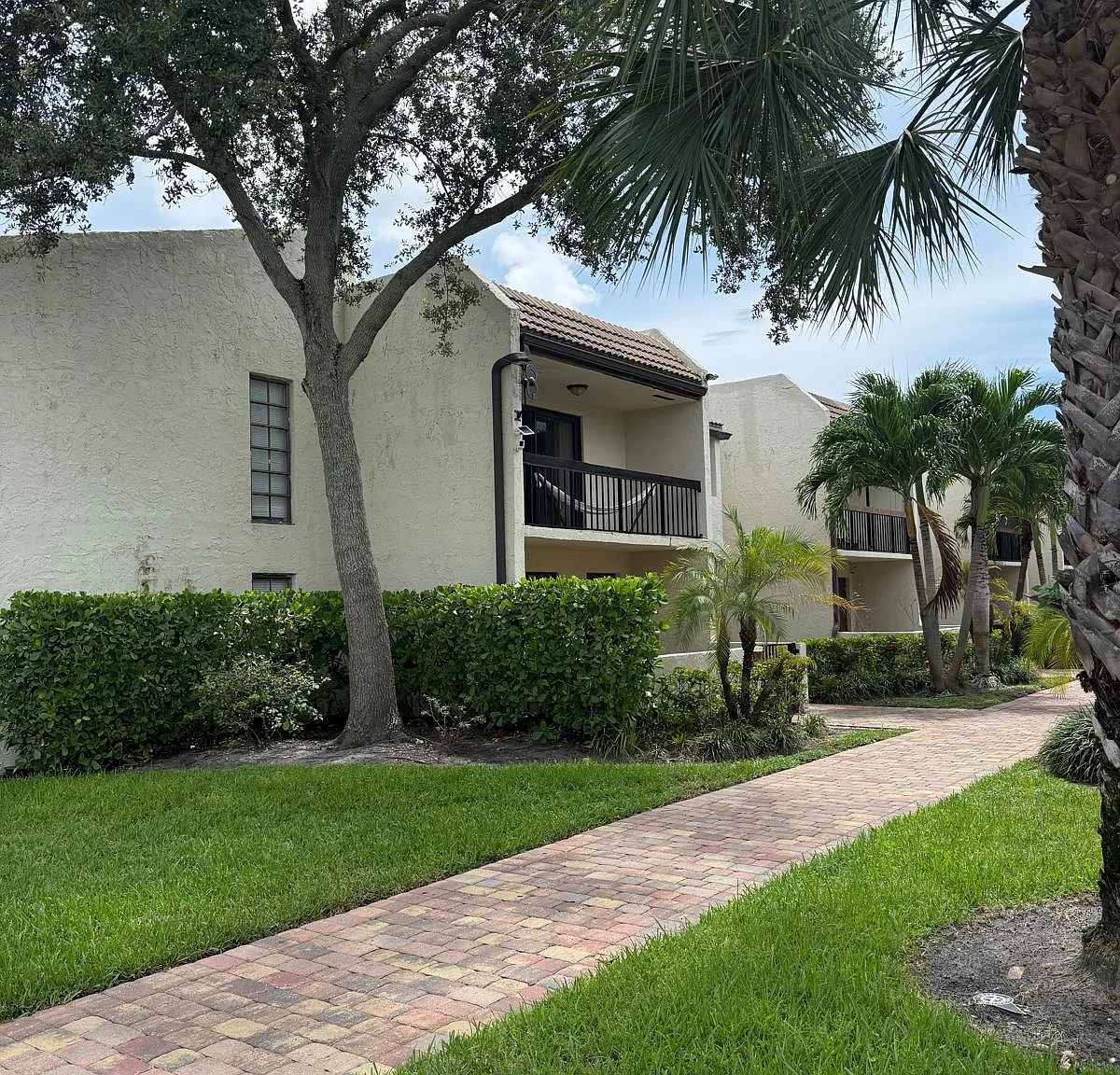 2 bed, 1095 sqft, $2,450 — Photo 2