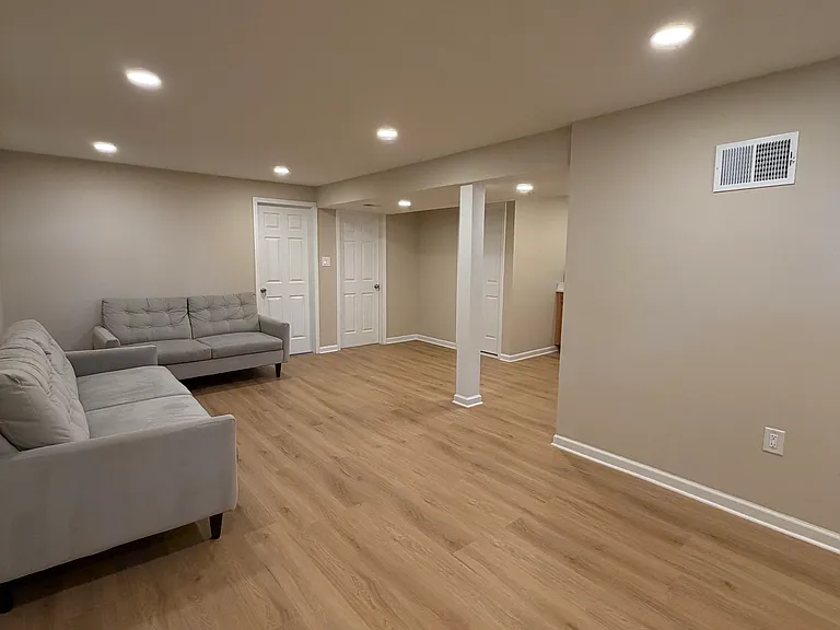 6524 Greenleaf St — Photo 6
