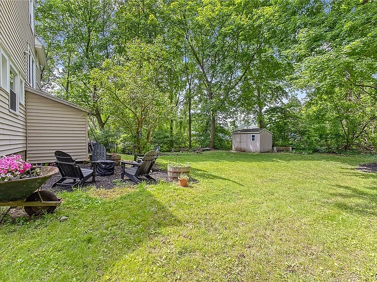 562 Buckingham Ave — Photo 32