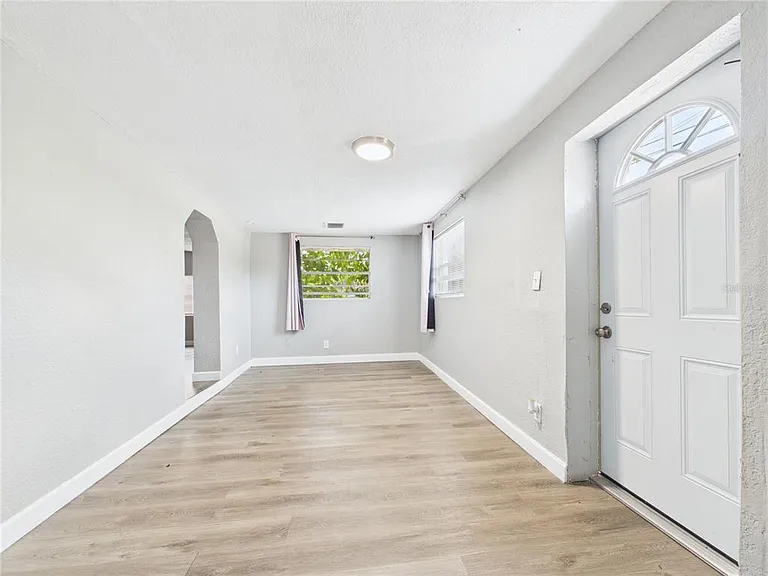 605 S Disston Ave — Photo 5
