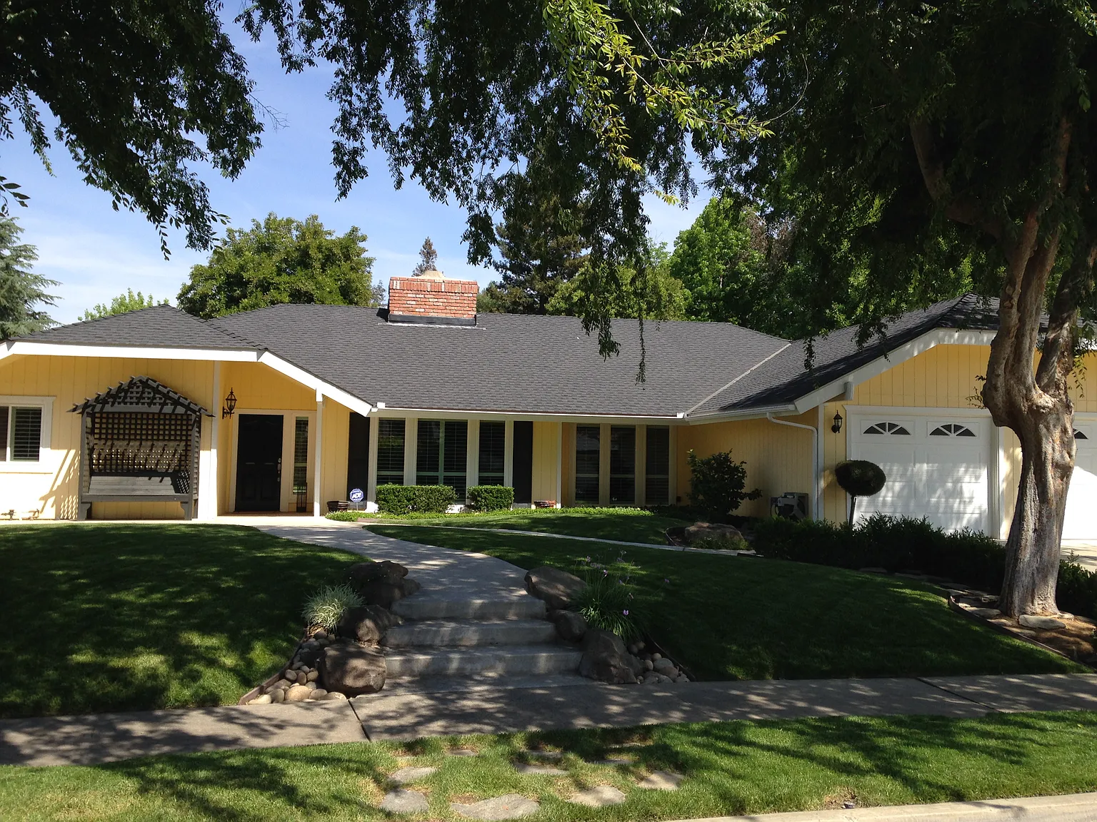 6678 N Hazel Ave photo 1