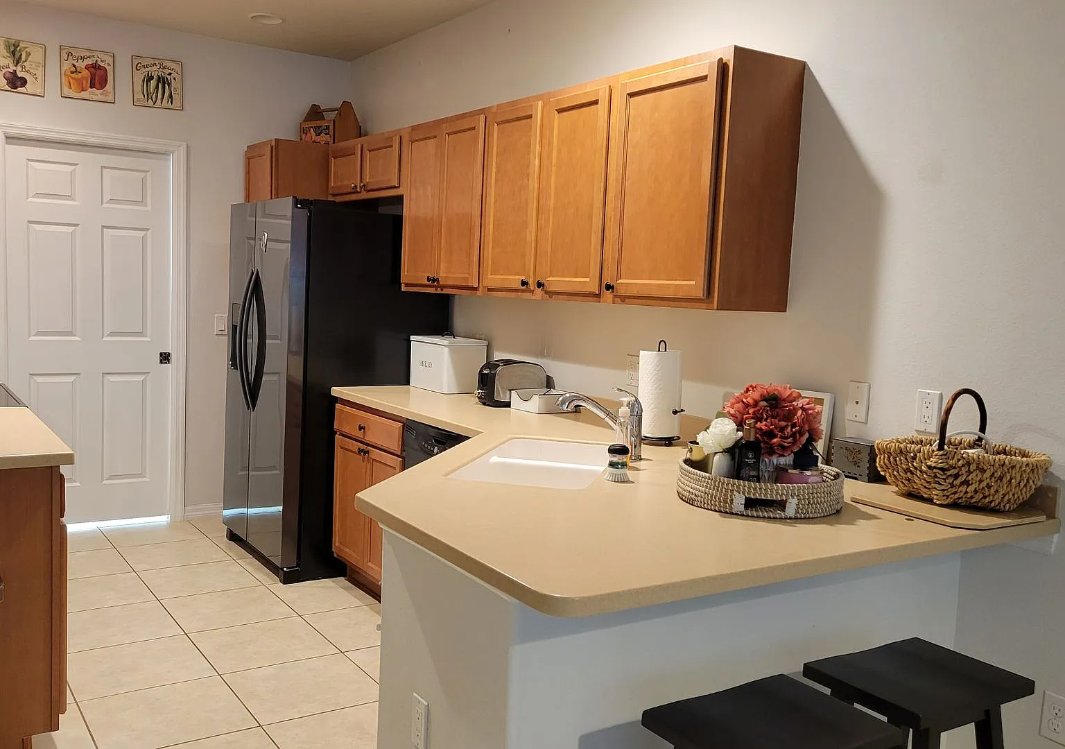 Seasonal Only 3 Bedroom, 2 1/2 Bath Townhome Off University Parkway With Water View — Photo 4