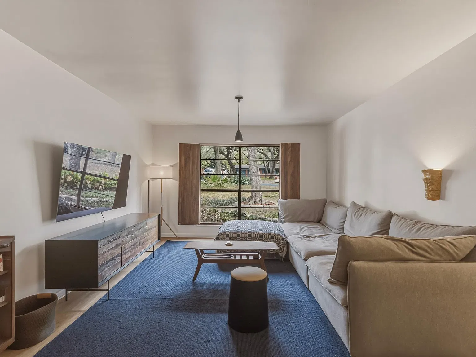 3 bed, 2.0 bath, 1715 sqft, $3,200 — Photo 4