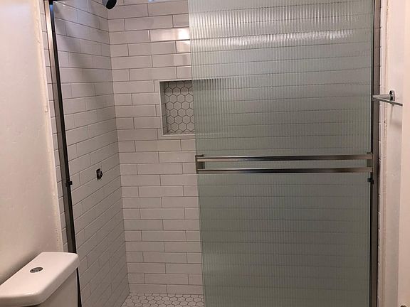 3rd image of 307 NE 2nd Ave