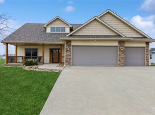 904 SE Trail Ridge Rd, Grimes, IA 50111