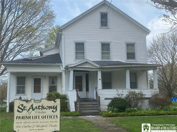 66 Cushing St, Fredonia, NY 14063