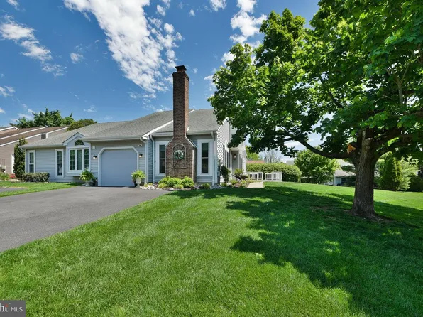172 Meadowview Ct, Langhorne, PA 19047