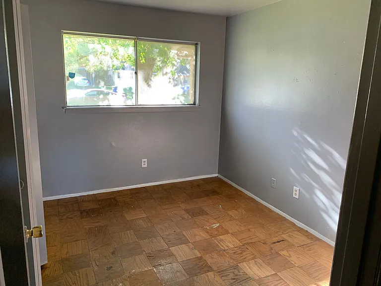 3306 Valley View Dr — Photo 8