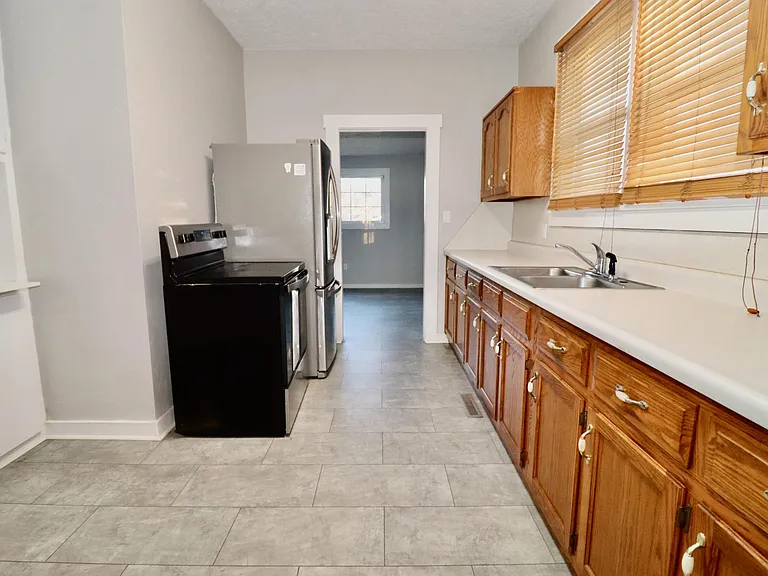 334 Clark Ave — Photo 7