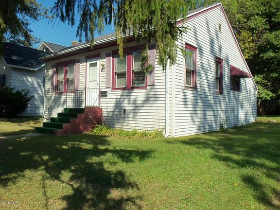 4th image of 284 Howland St
