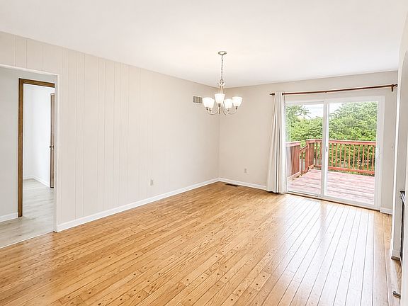 5th image of 745 Woodrun Dr