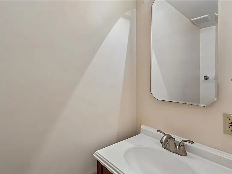 4 Kirkfield Ct — Photo 8