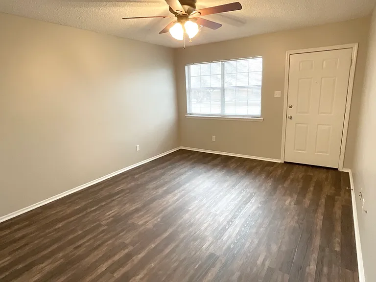 1107 N St — Photo 3