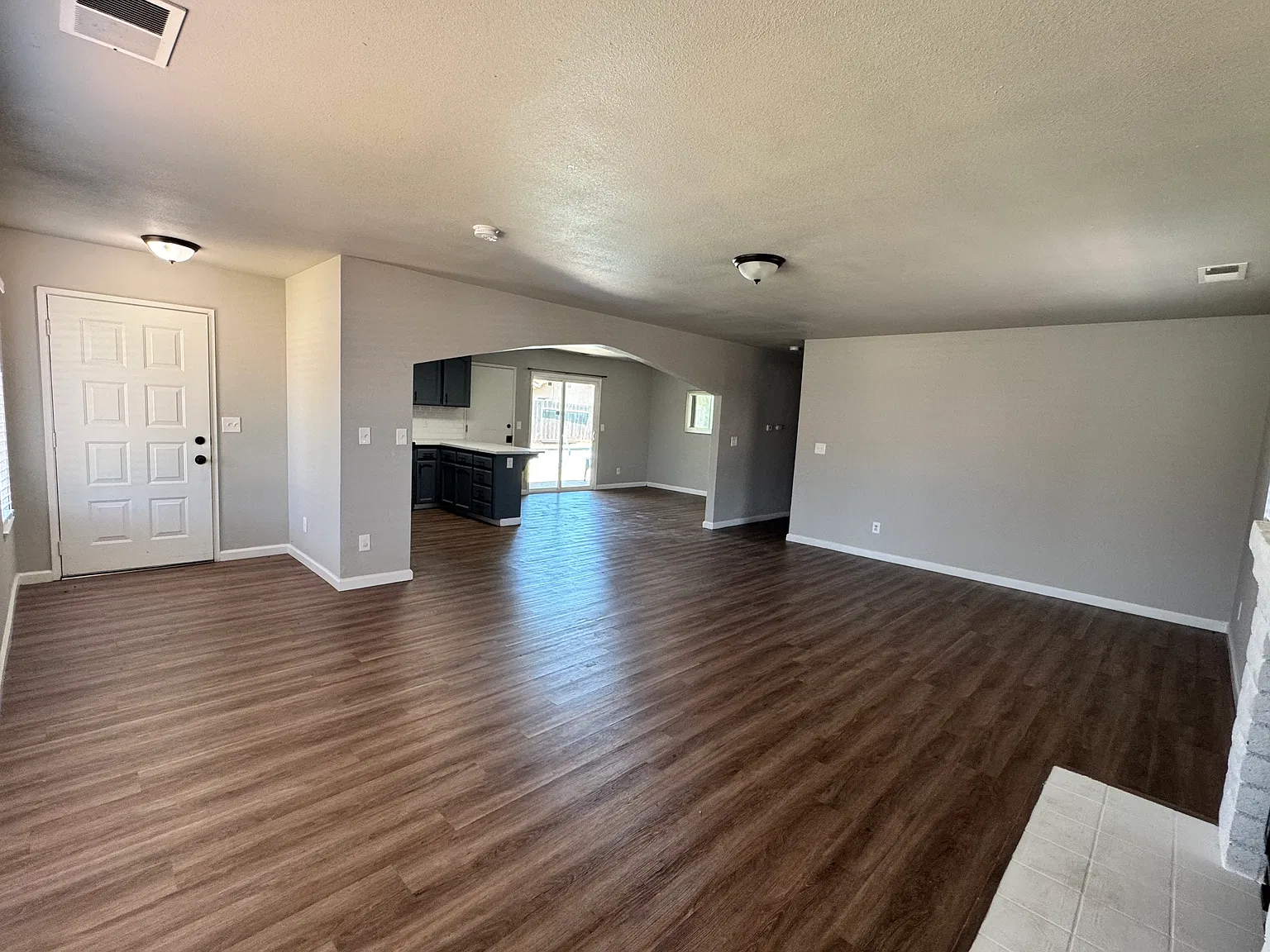 3 bed, 1476 sqft, $2,490 — Photo 3