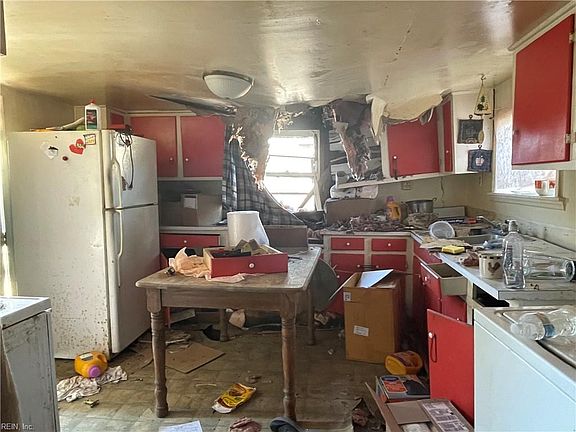 4th image of 573 Old Point Ave