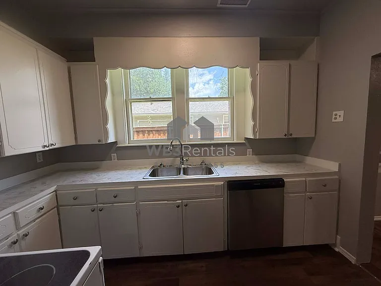 1116 Maple St — Photo 8