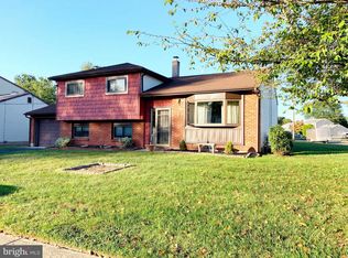 8 Rockroyal Rd, Hamilton, NJ 08620