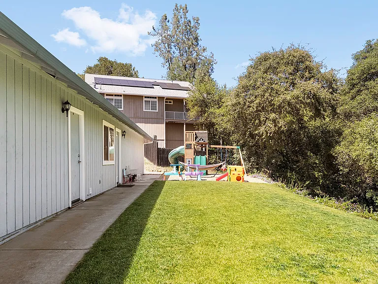 373 Skyline Blvd — Photo 22