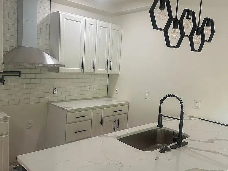 182 Dixon Cir — Photo 1