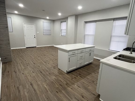 4th image of 3619 Fir St #1S-1